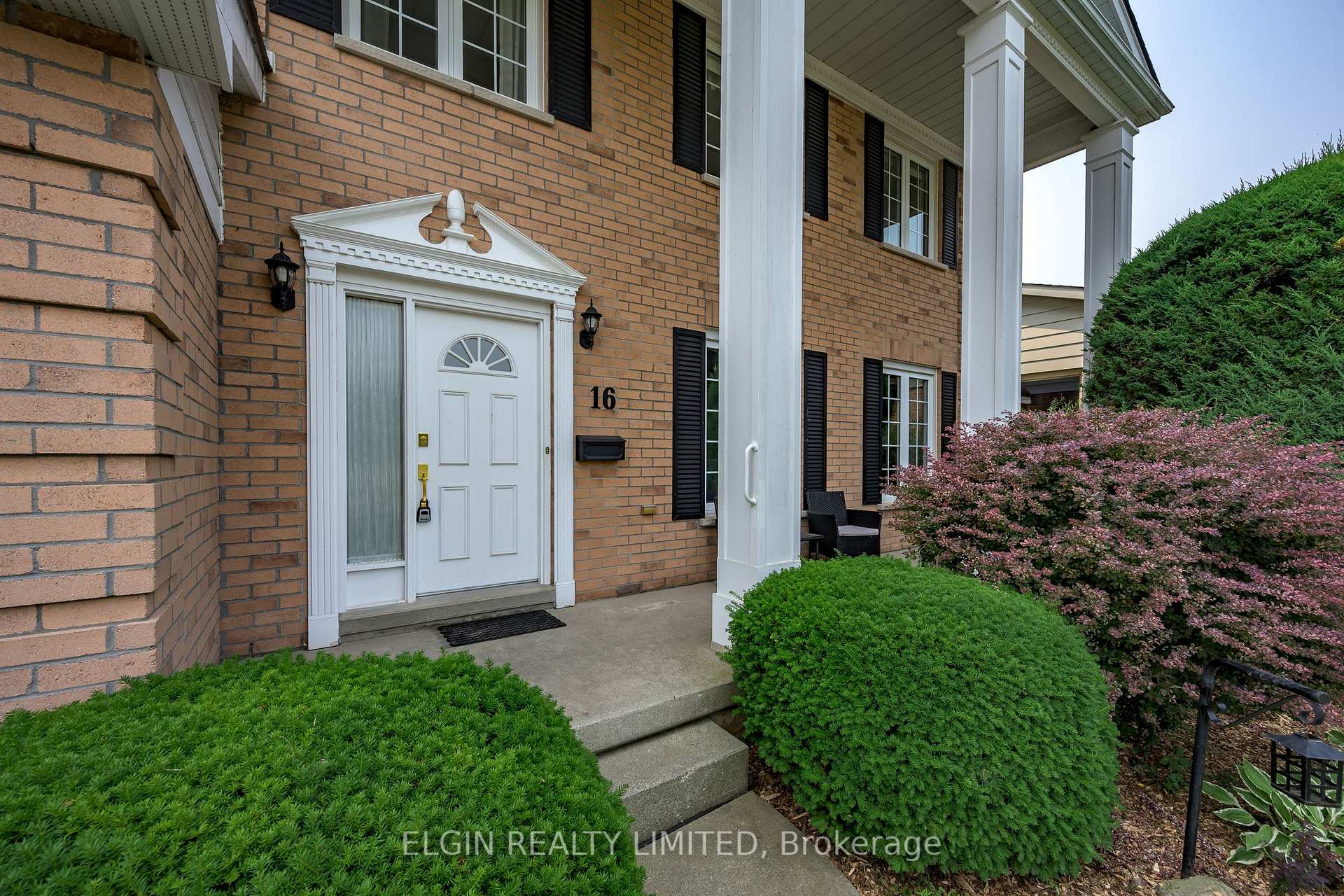 Photo 4 of 16 Massey Drive, St. Thomas — HOMEH