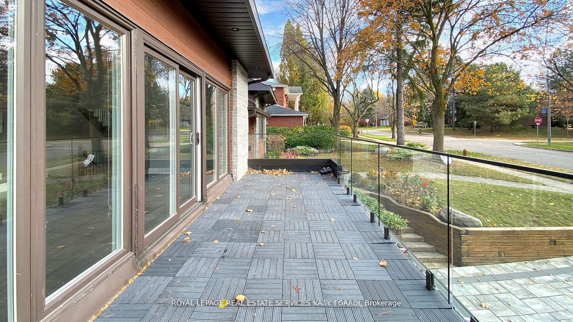 Photo 3 of 136 Denlow Boulevard, North York, Banbury-Don Mills — HOMEH