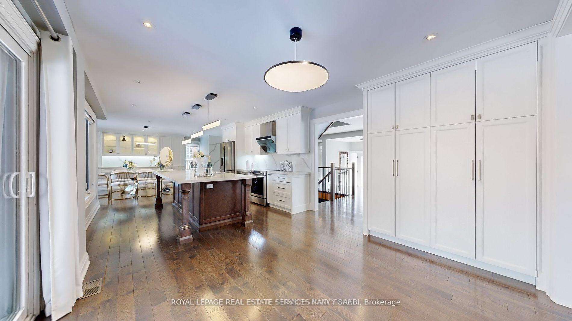 Photo 23 of 136 Denlow Boulevard, North York, Banbury-Don Mills — HOMEH