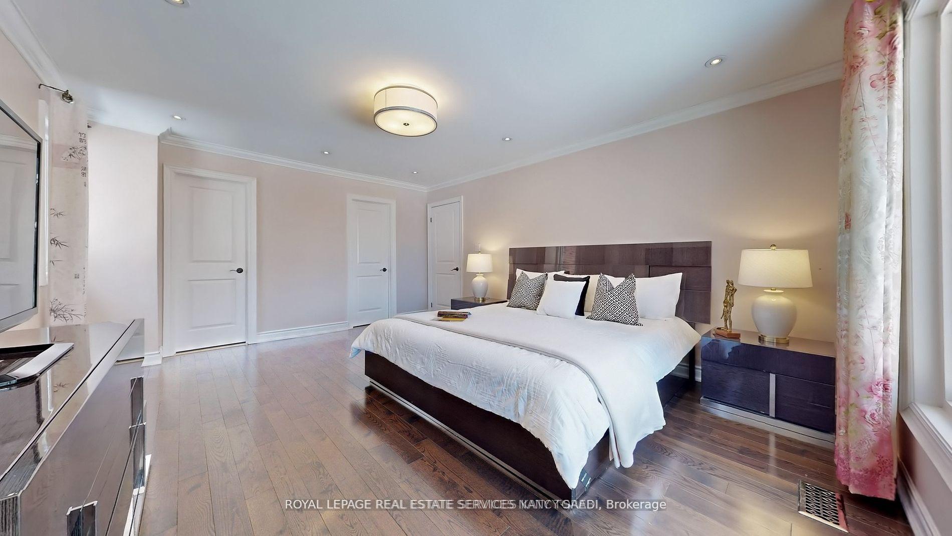 Photo 41 of 136 Denlow Boulevard, North York, Banbury-Don Mills — HOMEH