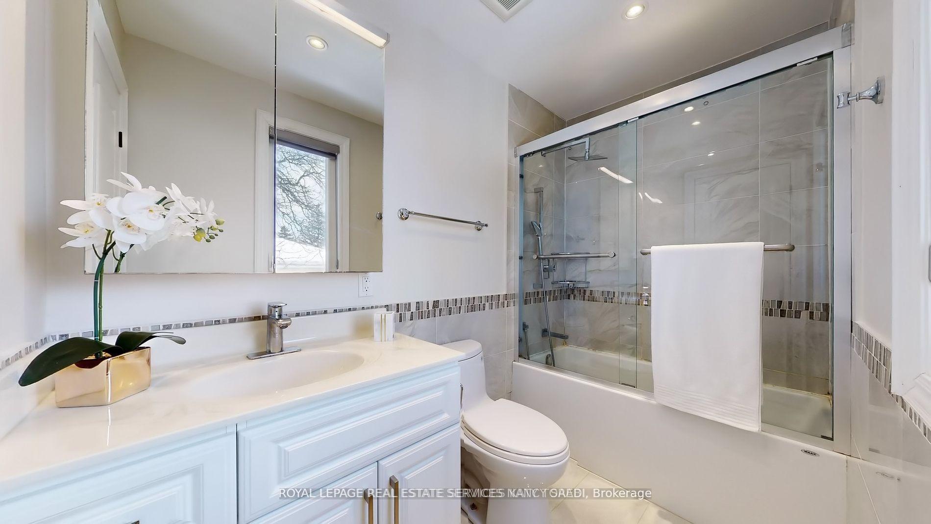Photo 51 of 136 Denlow Boulevard, North York, Banbury-Don Mills — HOMEH