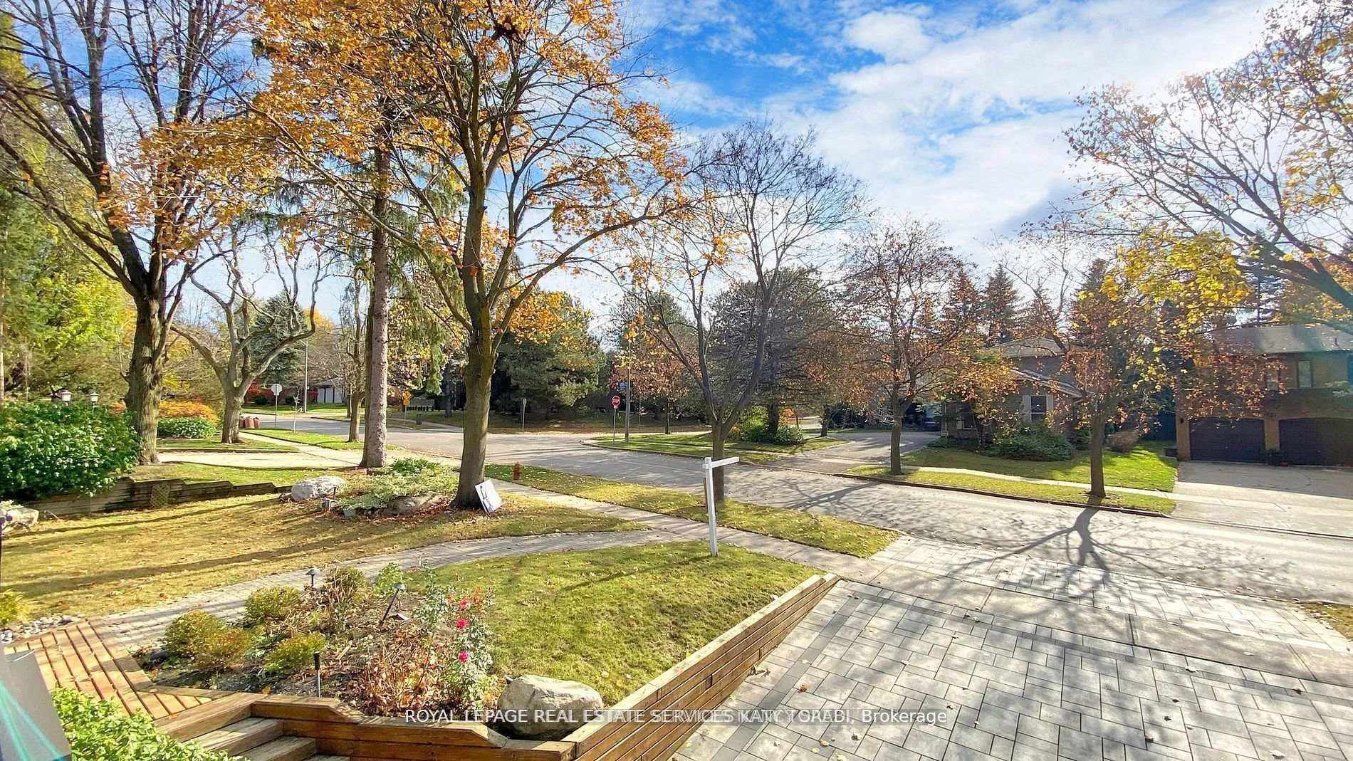 Photo 18 of 136 Denlow Boulevard, North York, Banbury-Don Mills — HOMEH