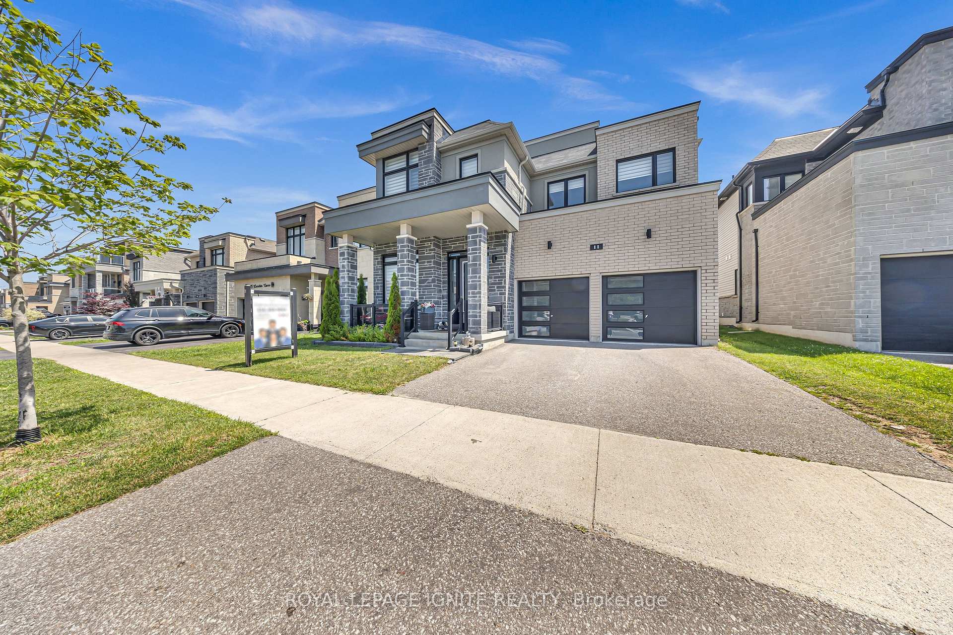 Photo 1 of 11 Larkin Lane, Clarington, Bowmanville — HOMEH