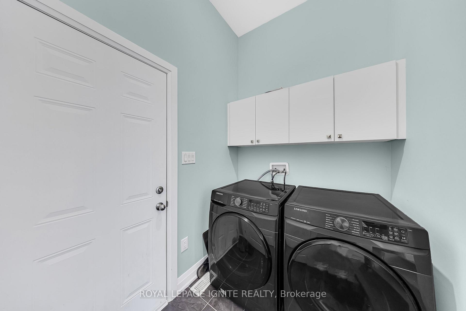 Photo 8 of 11 Larkin Lane, Clarington, Bowmanville — HOMEH