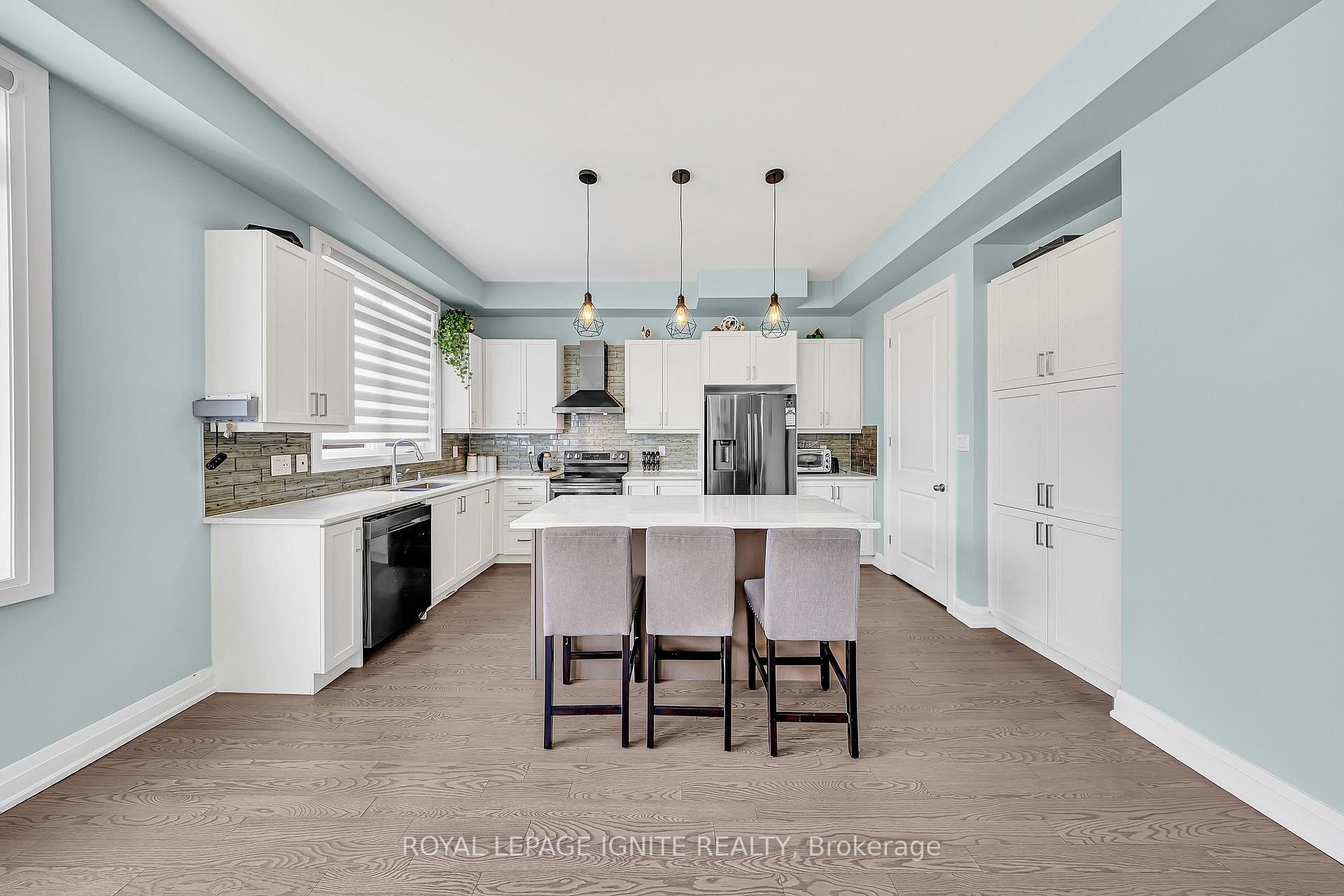 Photo 9 of 11 Larkin Lane, Clarington, Bowmanville — HOMEH
