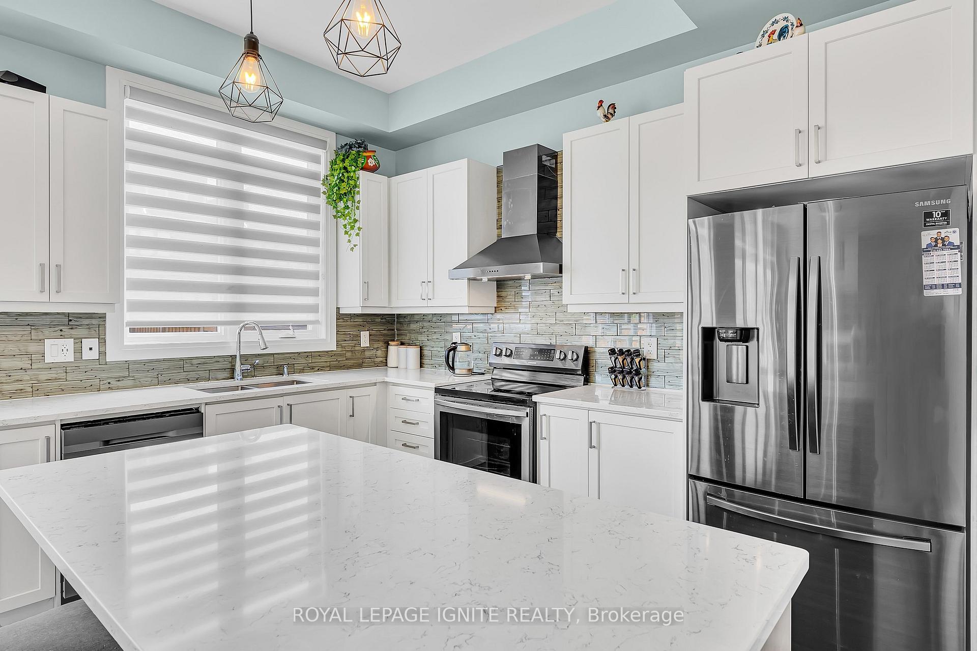 Photo 12 of 11 Larkin Lane, Clarington, Bowmanville — HOMEH