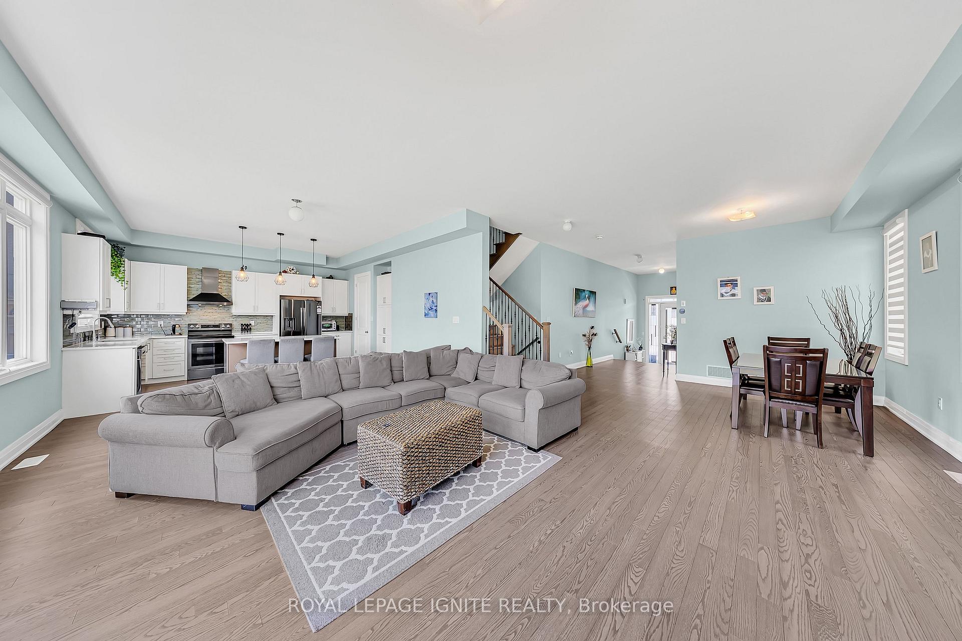 Photo 13 of 11 Larkin Lane, Clarington, Bowmanville — HOMEH