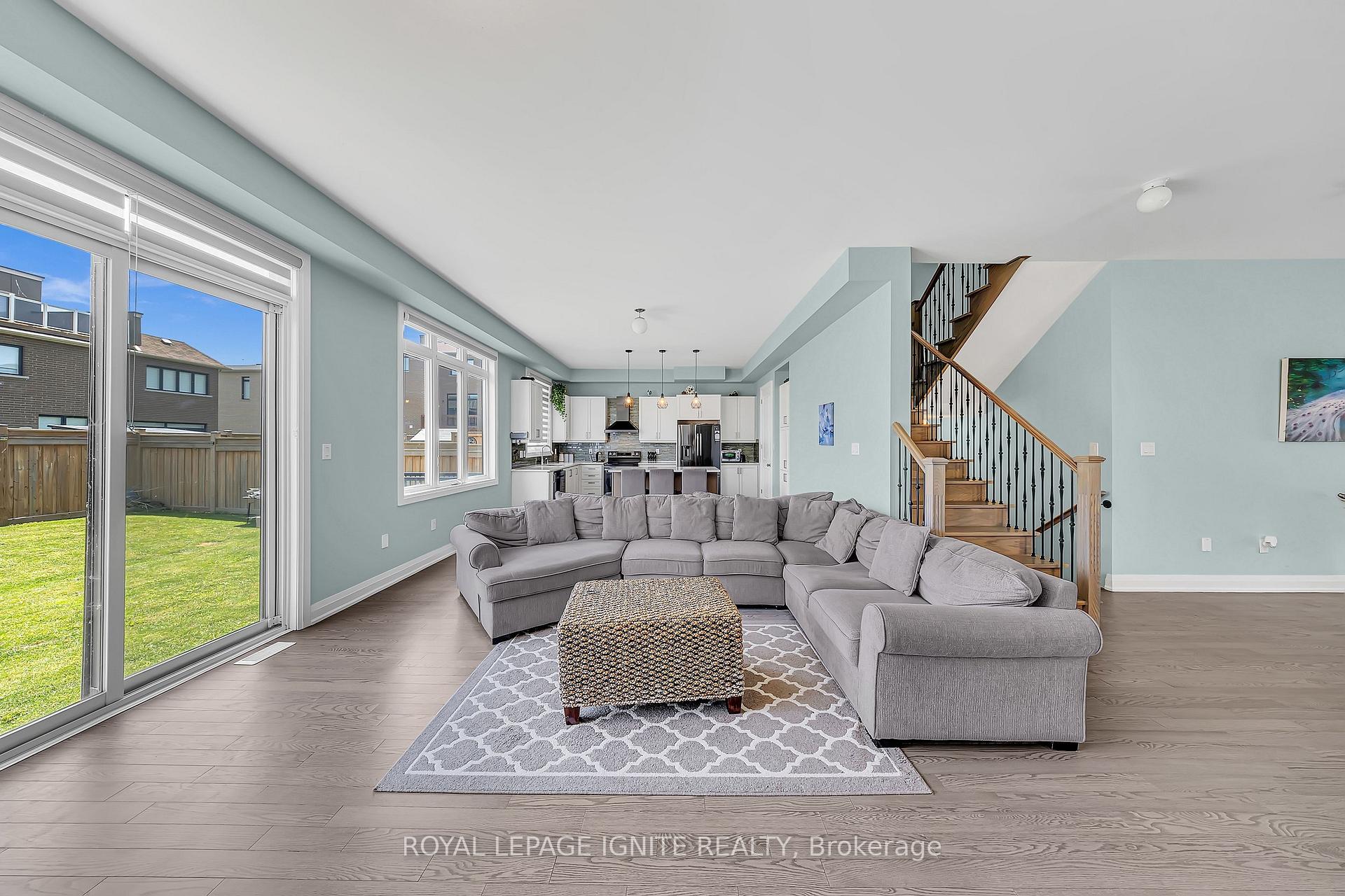 Photo 14 of 11 Larkin Lane, Clarington, Bowmanville — HOMEH
