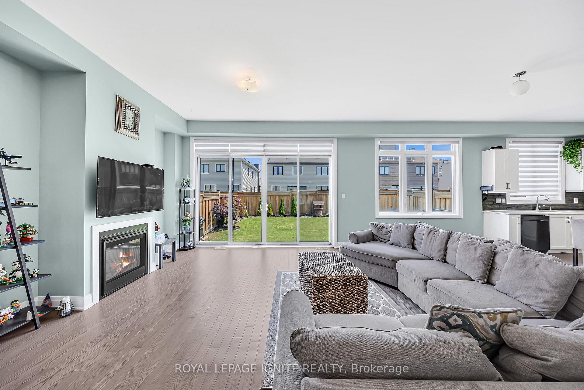 Photo 16 of 11 Larkin Lane, Clarington, Bowmanville — HOMEH