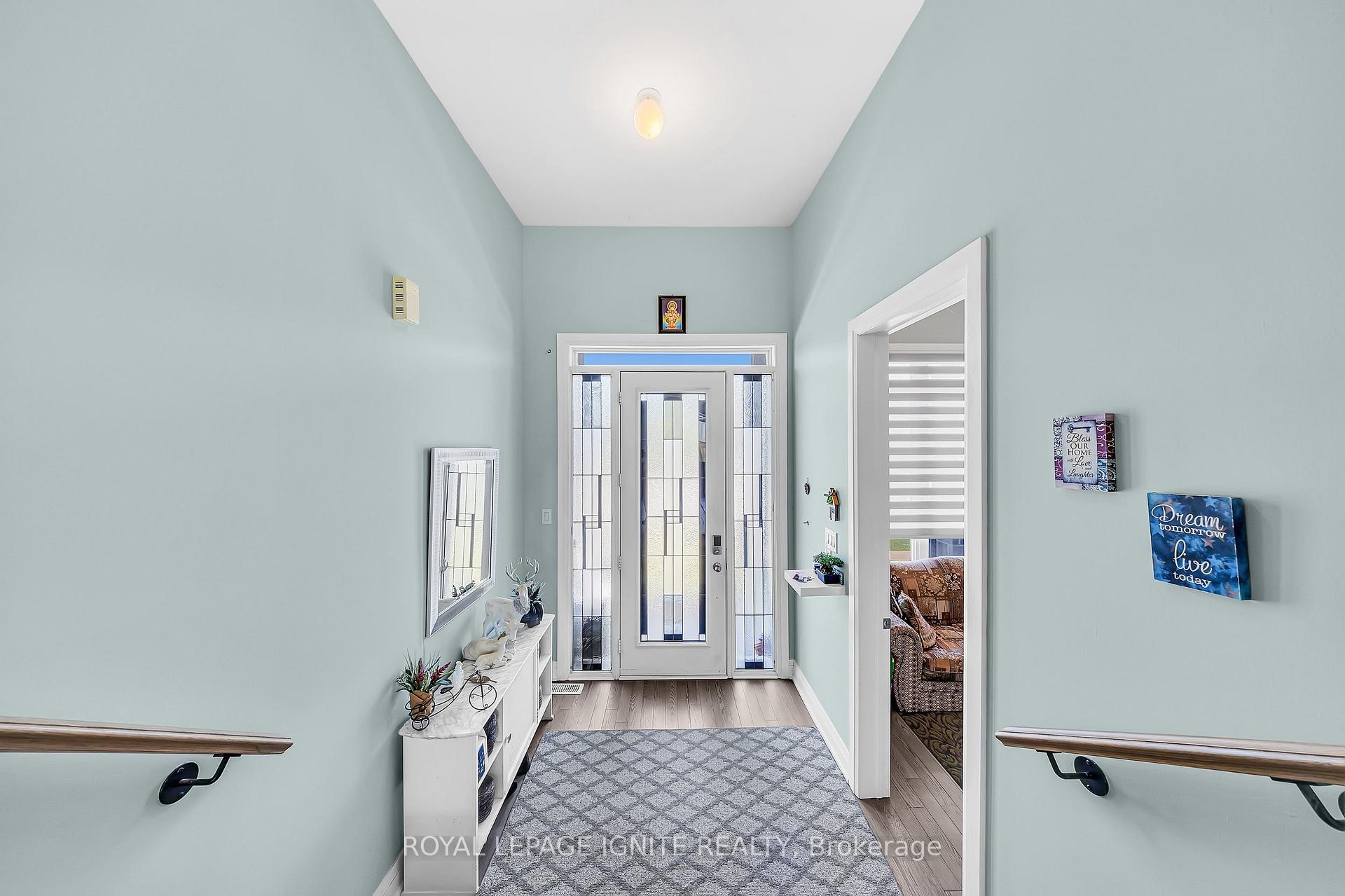Photo 21 of 11 Larkin Lane, Clarington, Bowmanville — HOMEH