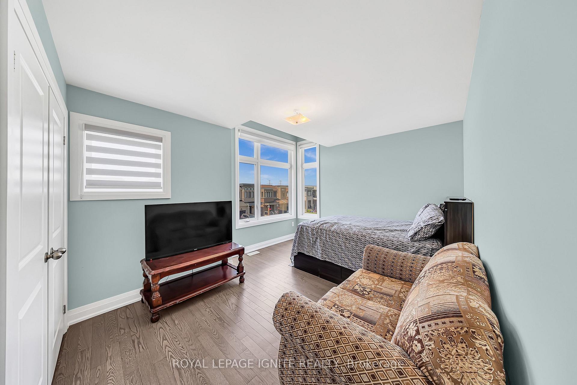 Photo 39 of 11 Larkin Lane, Clarington, Bowmanville — HOMEH
