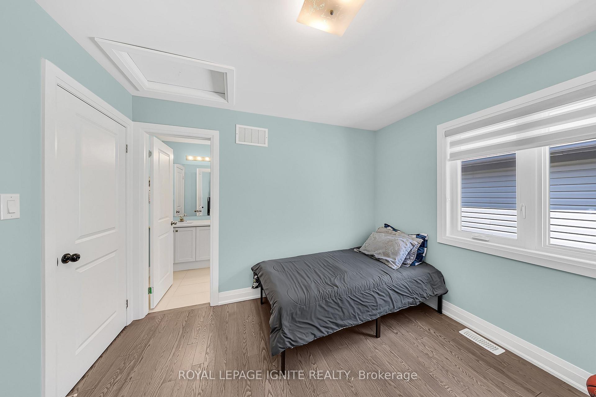 Photo 42 of 11 Larkin Lane, Clarington, Bowmanville — HOMEH