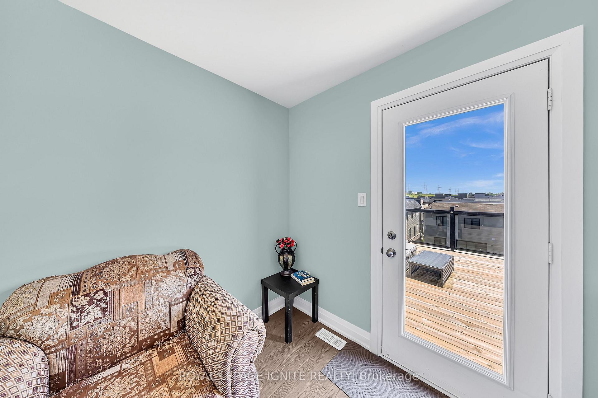 Photo 43 of 11 Larkin Lane, Clarington, Bowmanville — HOMEH
