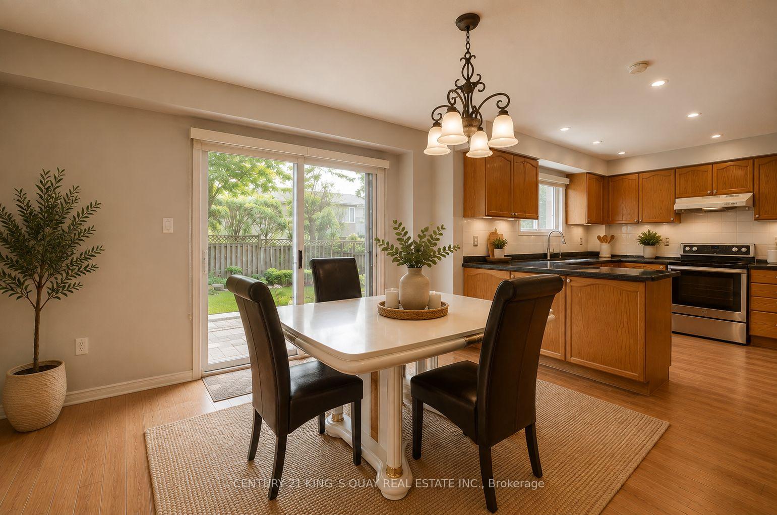 Photo 1 of 25 Westmoreland Court, Markham, Unionville — HOMEH