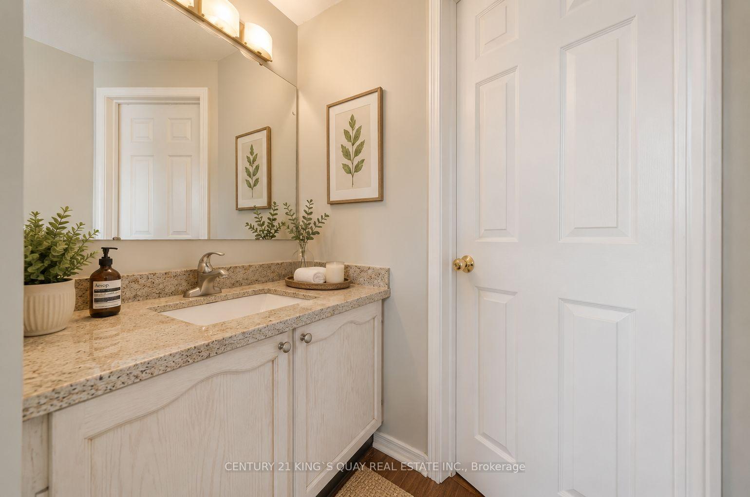 Photo 4 of 25 Westmoreland Court, Markham, Unionville — HOMEH