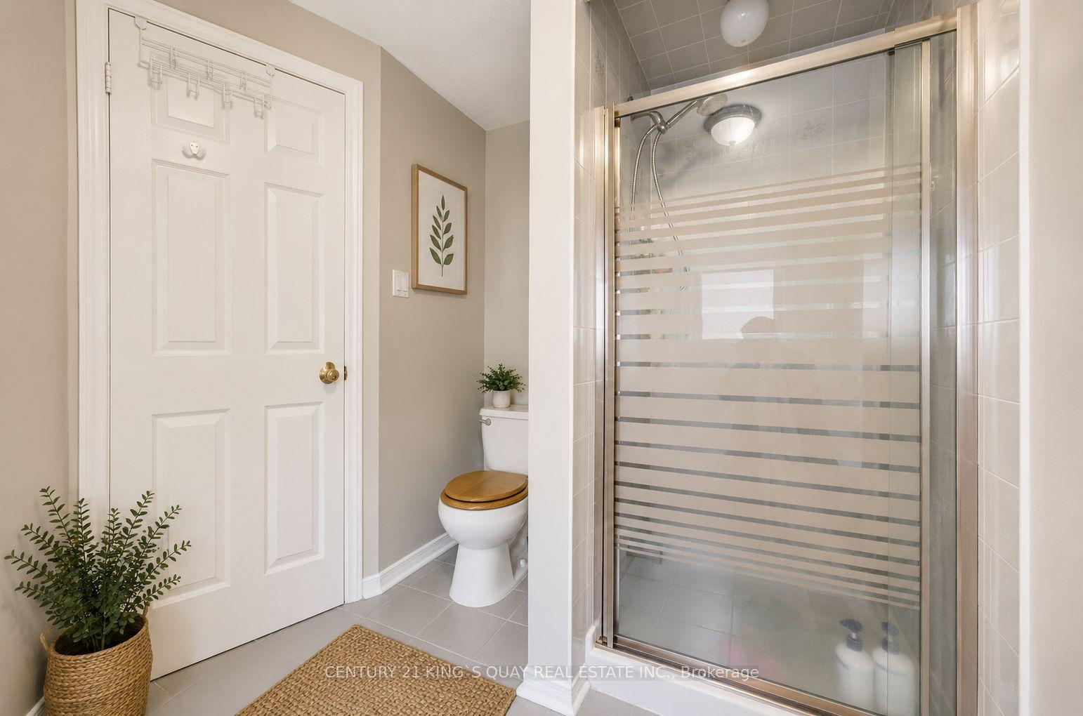 Photo 5 of 25 Westmoreland Court, Markham, Unionville — HOMEH