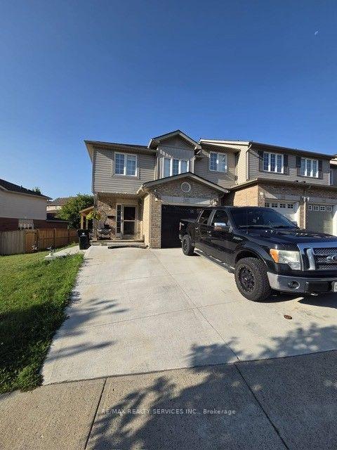 Photo 2 of 317 Briarmeadow Drive, Kitchener, Idlewood — HOMEH