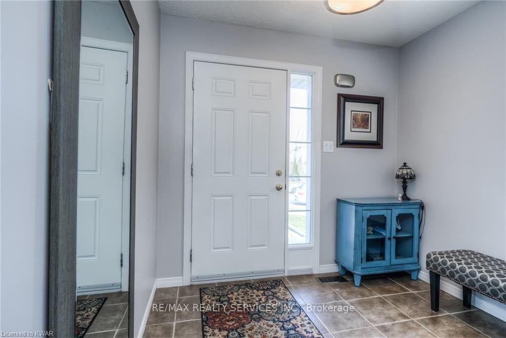 Photo 4 of 317 Briarmeadow Drive, Kitchener, Idlewood — HOMEH