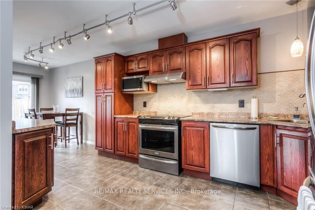 Photo 6 of 317 Briarmeadow Drive, Kitchener, Idlewood — HOMEH