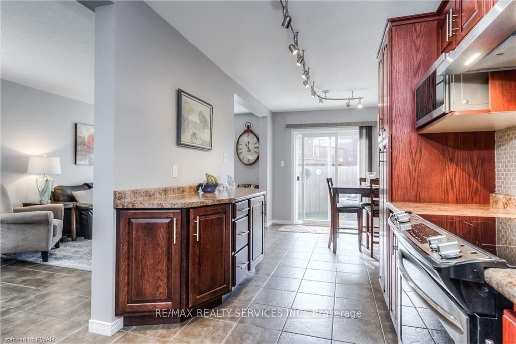 Photo 7 of 317 Briarmeadow Drive, Kitchener, Idlewood — HOMEH