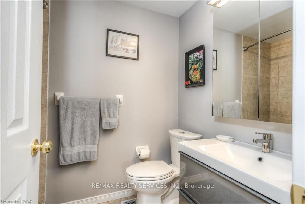 Photo 12 of 317 Briarmeadow Drive, Kitchener, Idlewood — HOMEH