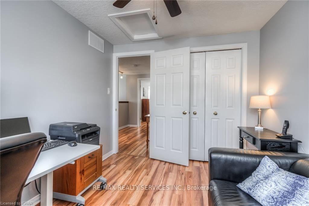 Photo 15 of 317 Briarmeadow Drive, Kitchener, Idlewood — HOMEH