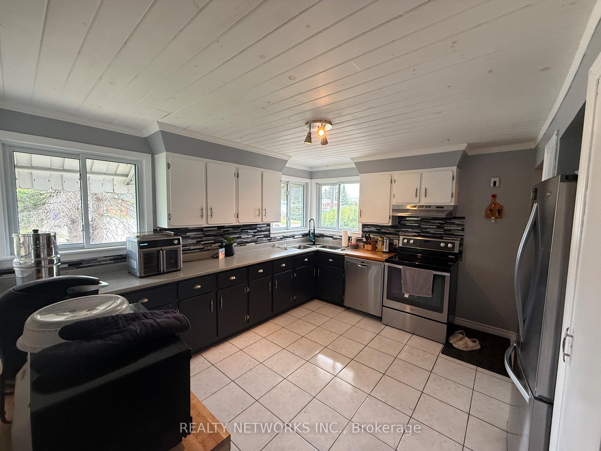 Photo 4 of 208 Conley Street S, Timmins, Porcupine - East — HOMEH
