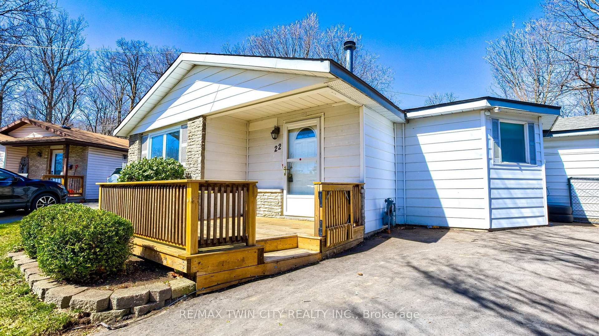 Photo 2 of 22 Blackhorne Crescent, Kitchener, Alpine — HOMEH