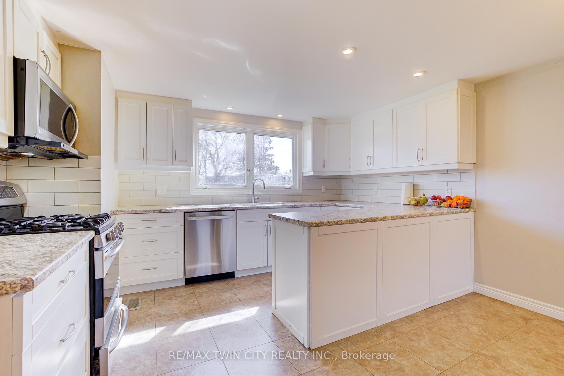 Photo 4 of 22 Blackhorne Crescent, Kitchener, Alpine — HOMEH