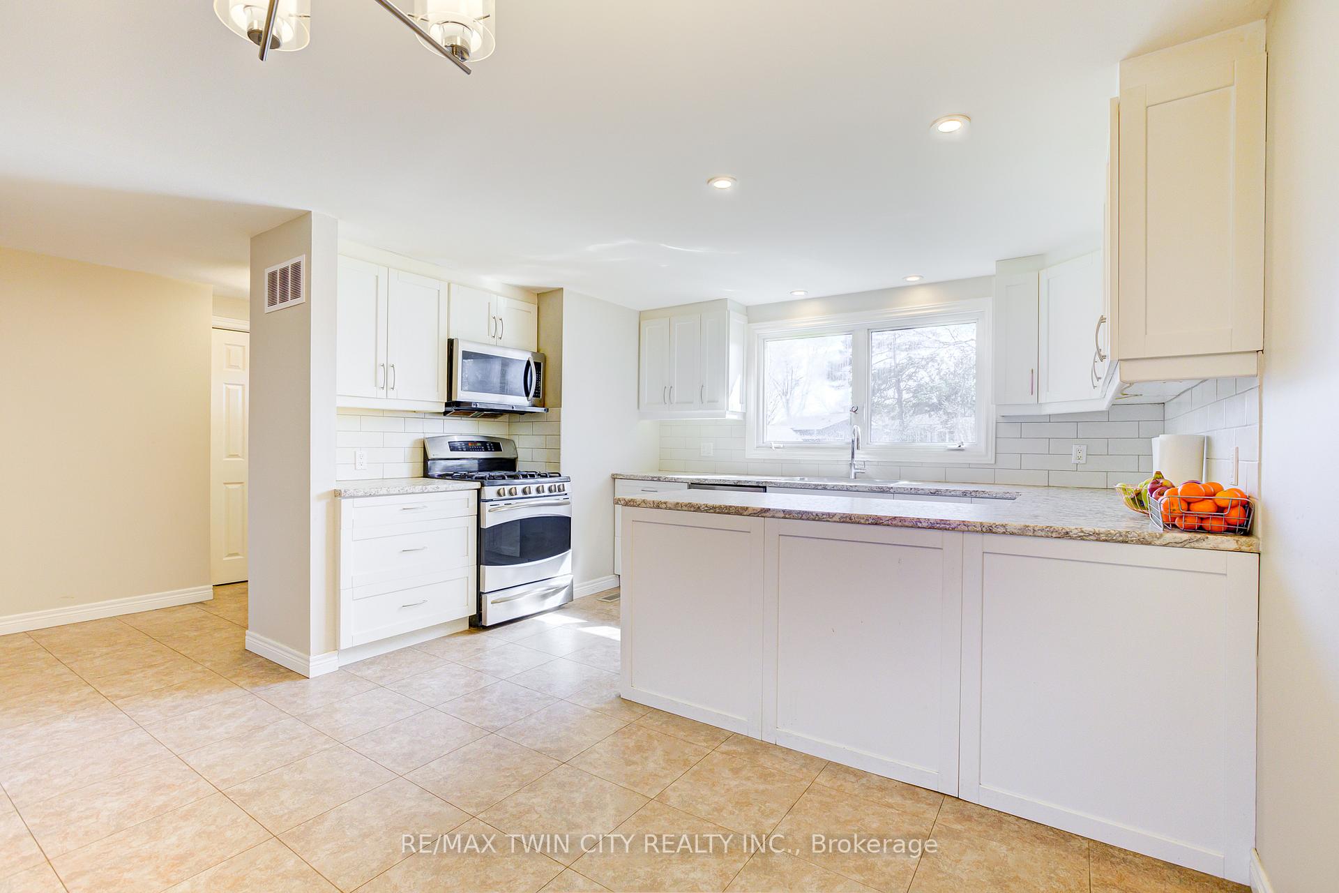 Photo 7 of 22 Blackhorne Crescent, Kitchener, Alpine — HOMEH