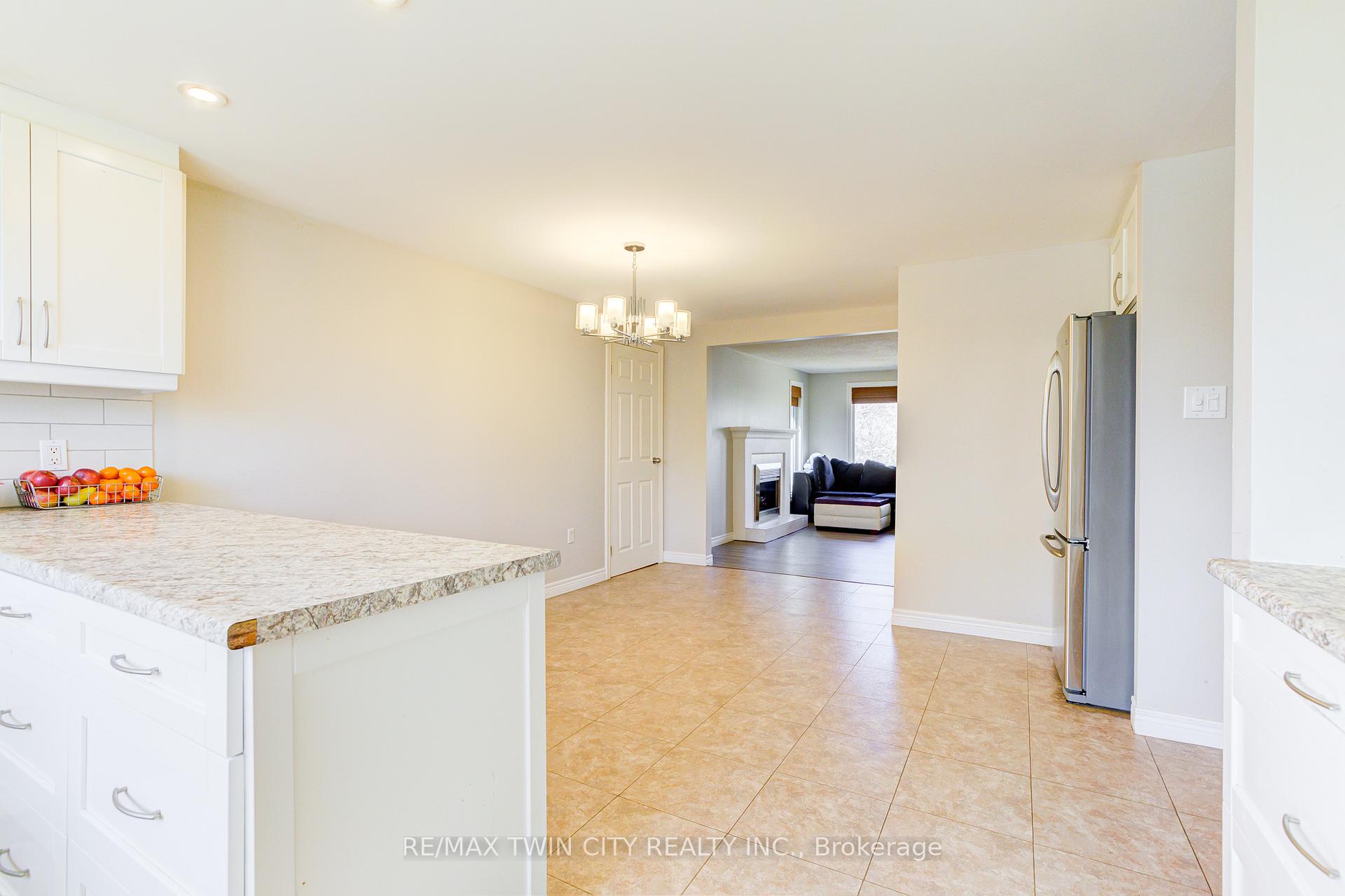 Photo 9 of 22 Blackhorne Crescent, Kitchener, Alpine — HOMEH