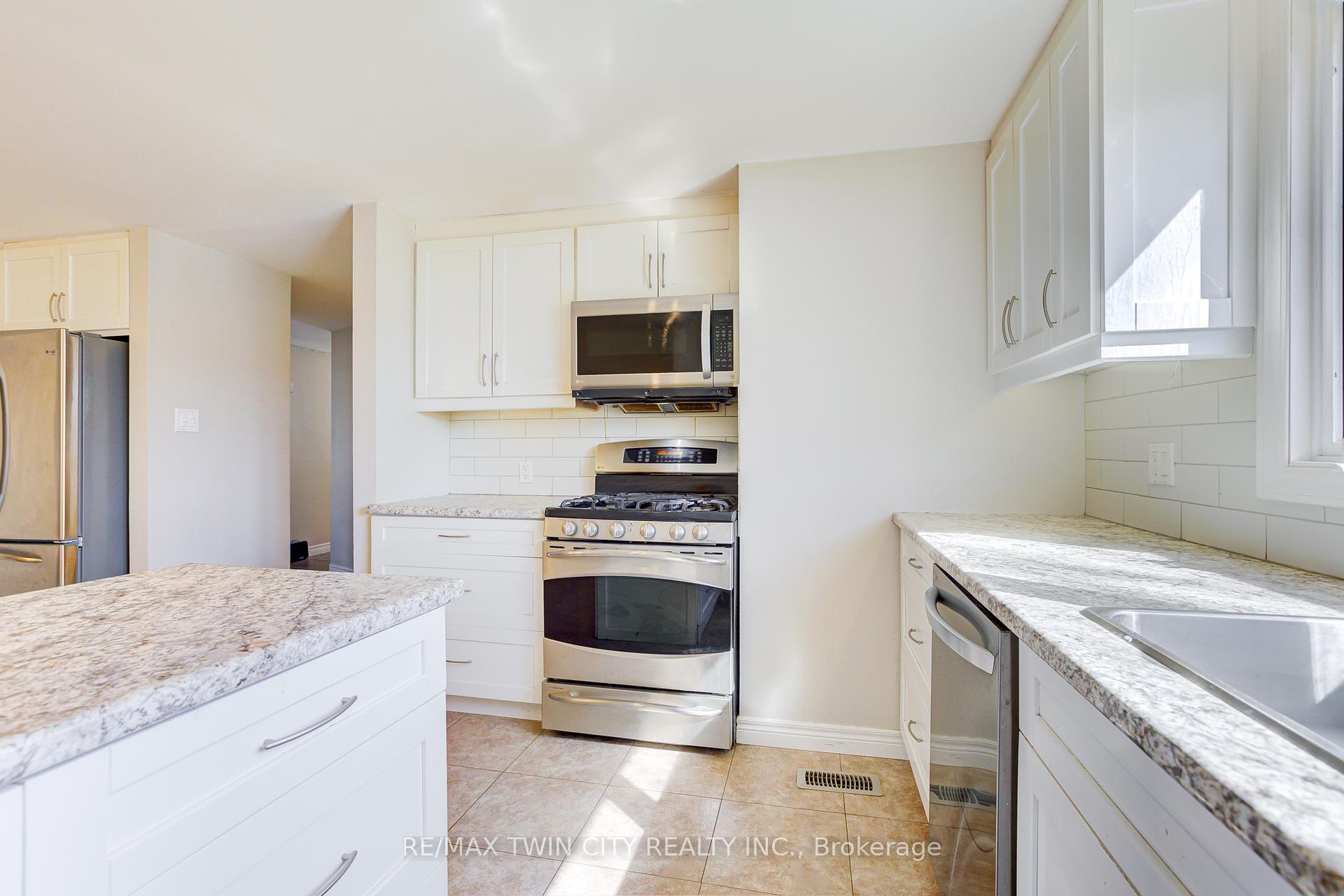 Photo 10 of 22 Blackhorne Crescent, Kitchener, Alpine — HOMEH