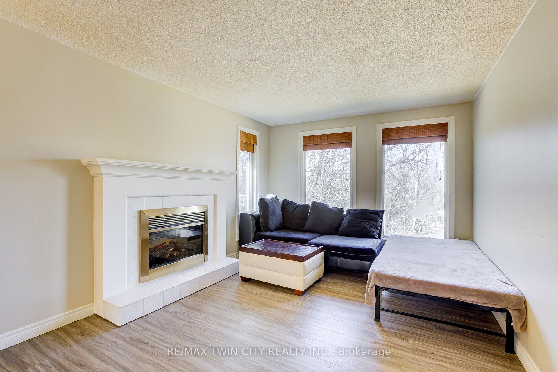 Photo 13 of 22 Blackhorne Crescent, Kitchener, Alpine — HOMEH