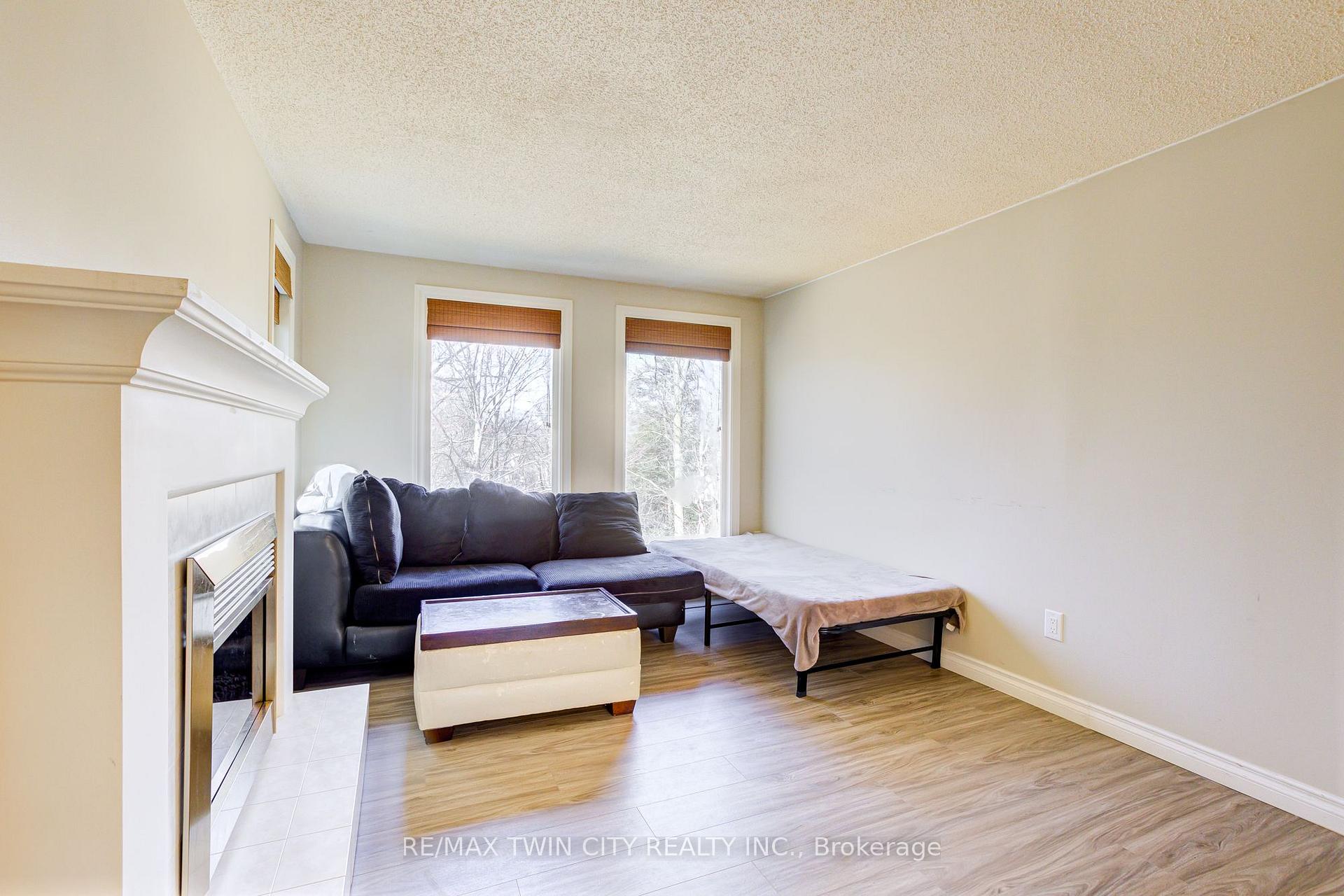 Photo 14 of 22 Blackhorne Crescent, Kitchener, Alpine — HOMEH
