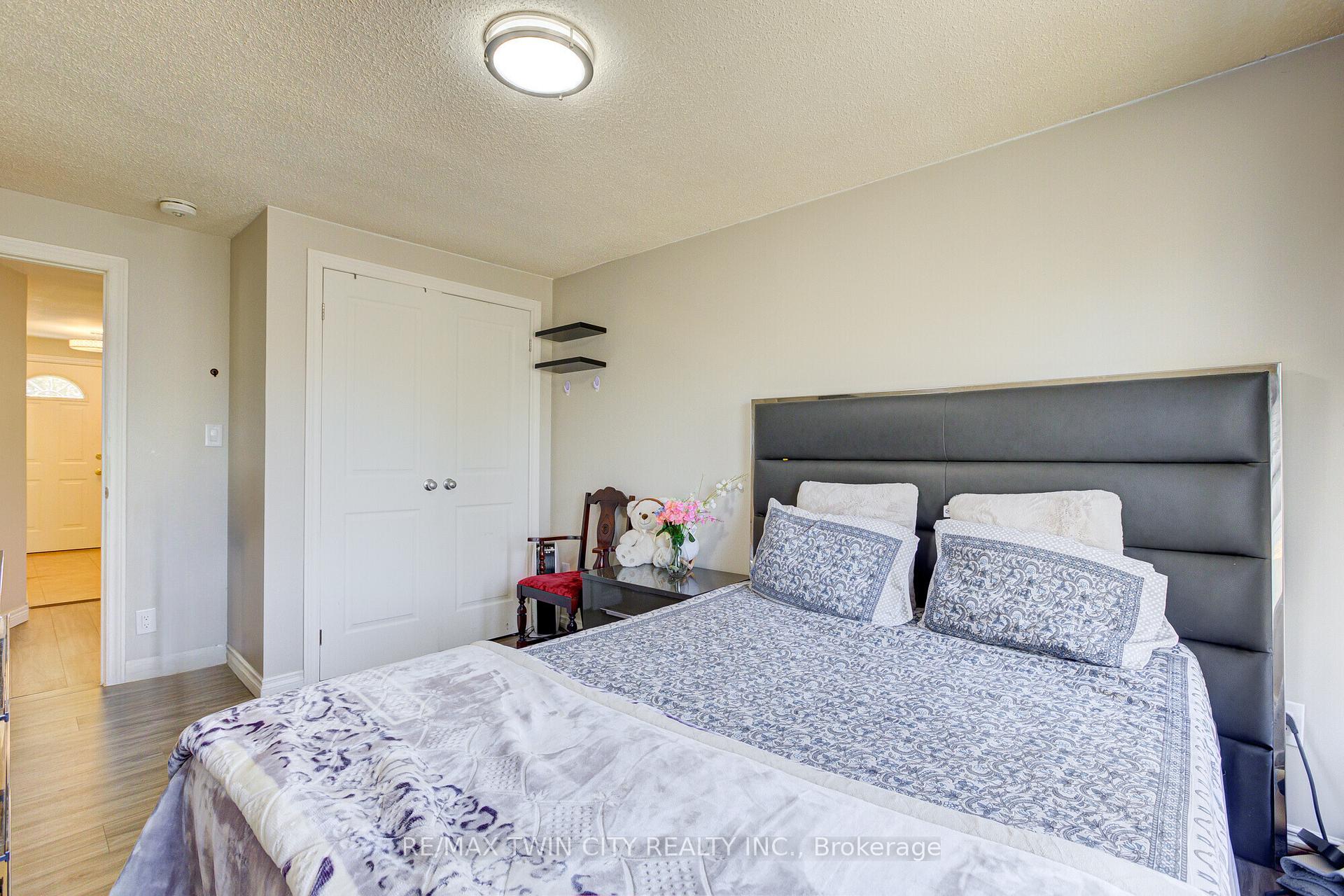 Photo 15 of 22 Blackhorne Crescent, Kitchener, Alpine — HOMEH