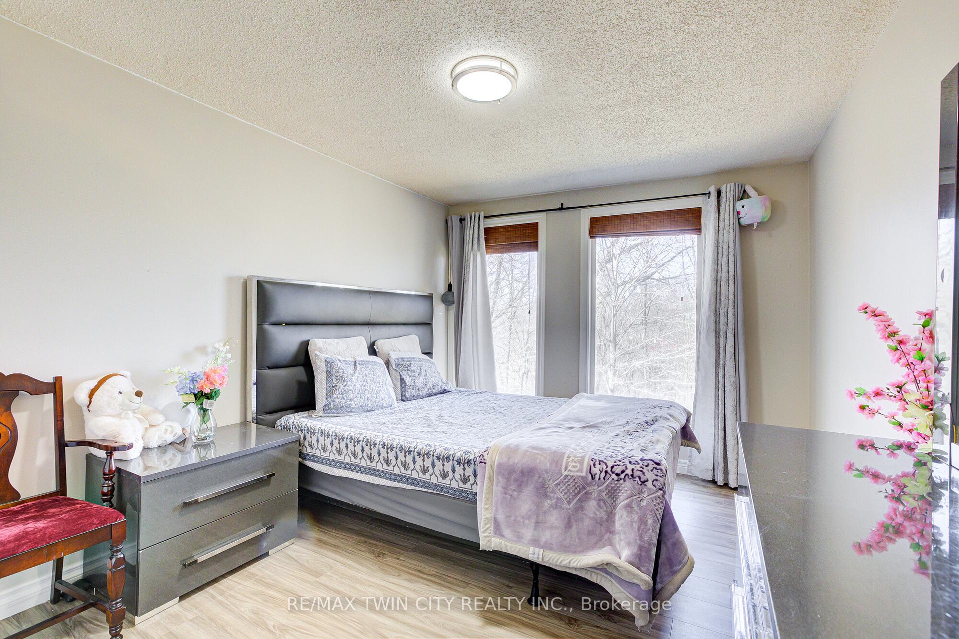 Photo 16 of 22 Blackhorne Crescent, Kitchener, Alpine — HOMEH