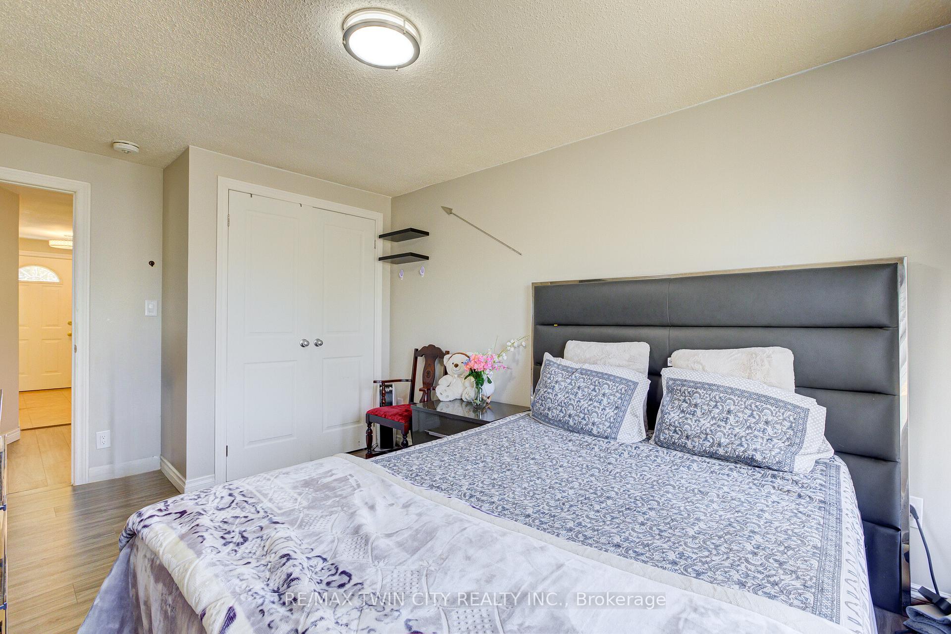 Photo 17 of 22 Blackhorne Crescent, Kitchener, Alpine — HOMEH