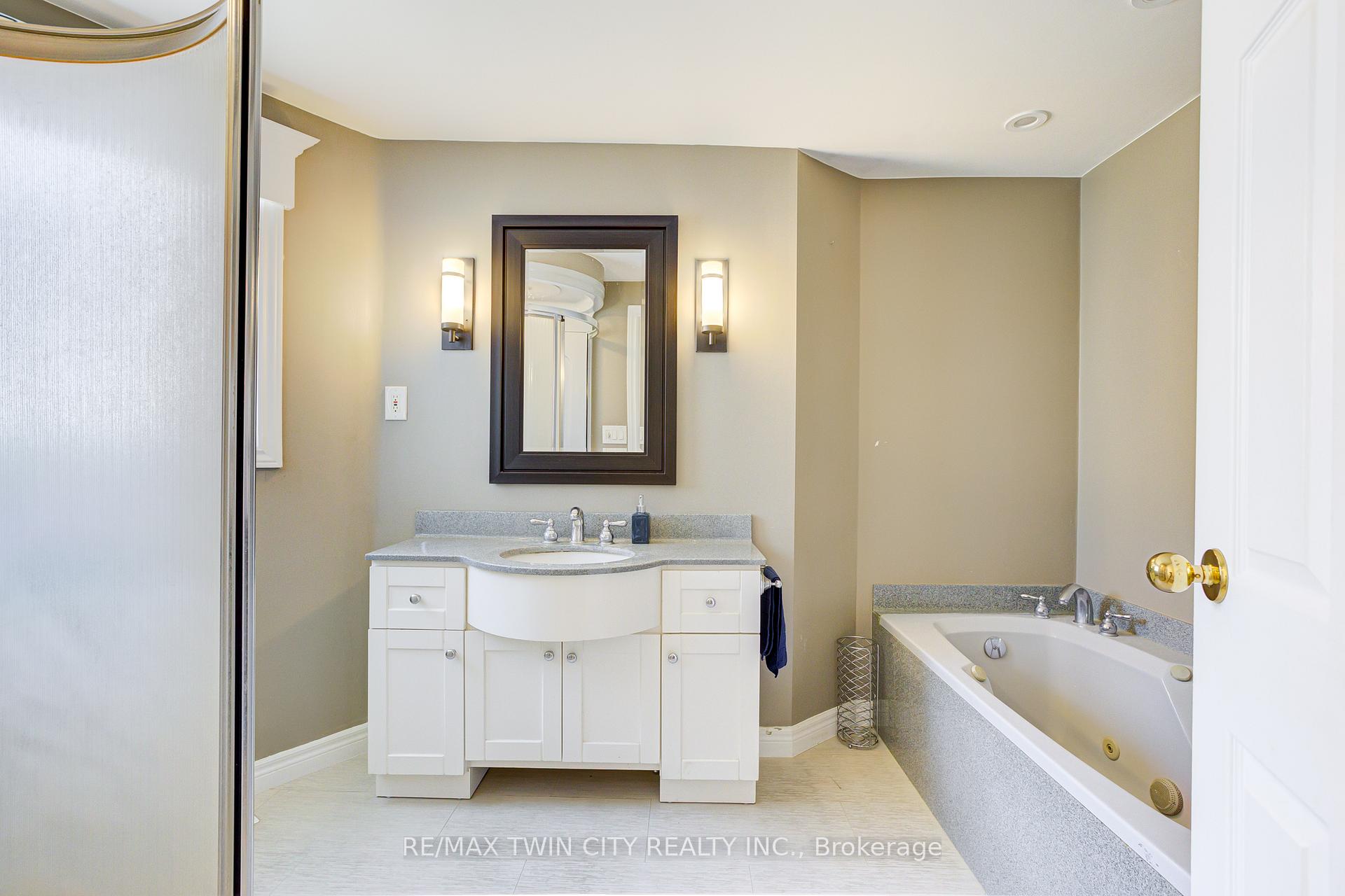 Photo 18 of 22 Blackhorne Crescent, Kitchener, Alpine — HOMEH
