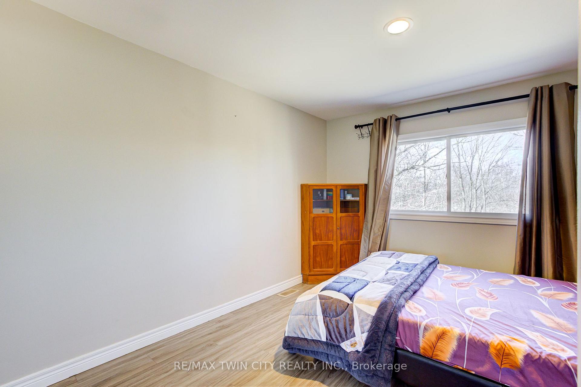 Photo 19 of 22 Blackhorne Crescent, Kitchener, Alpine — HOMEH