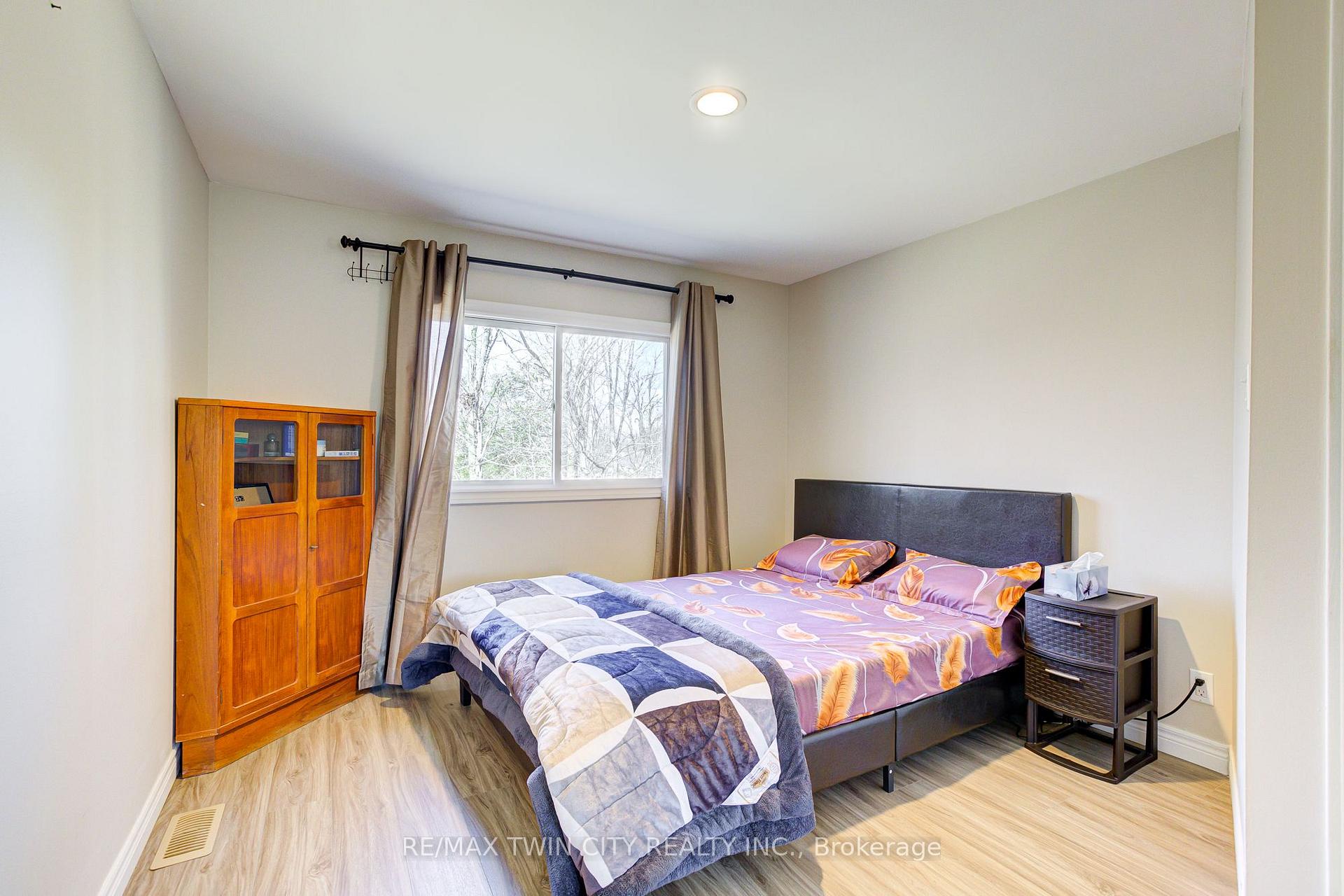 Photo 20 of 22 Blackhorne Crescent, Kitchener, Alpine — HOMEH