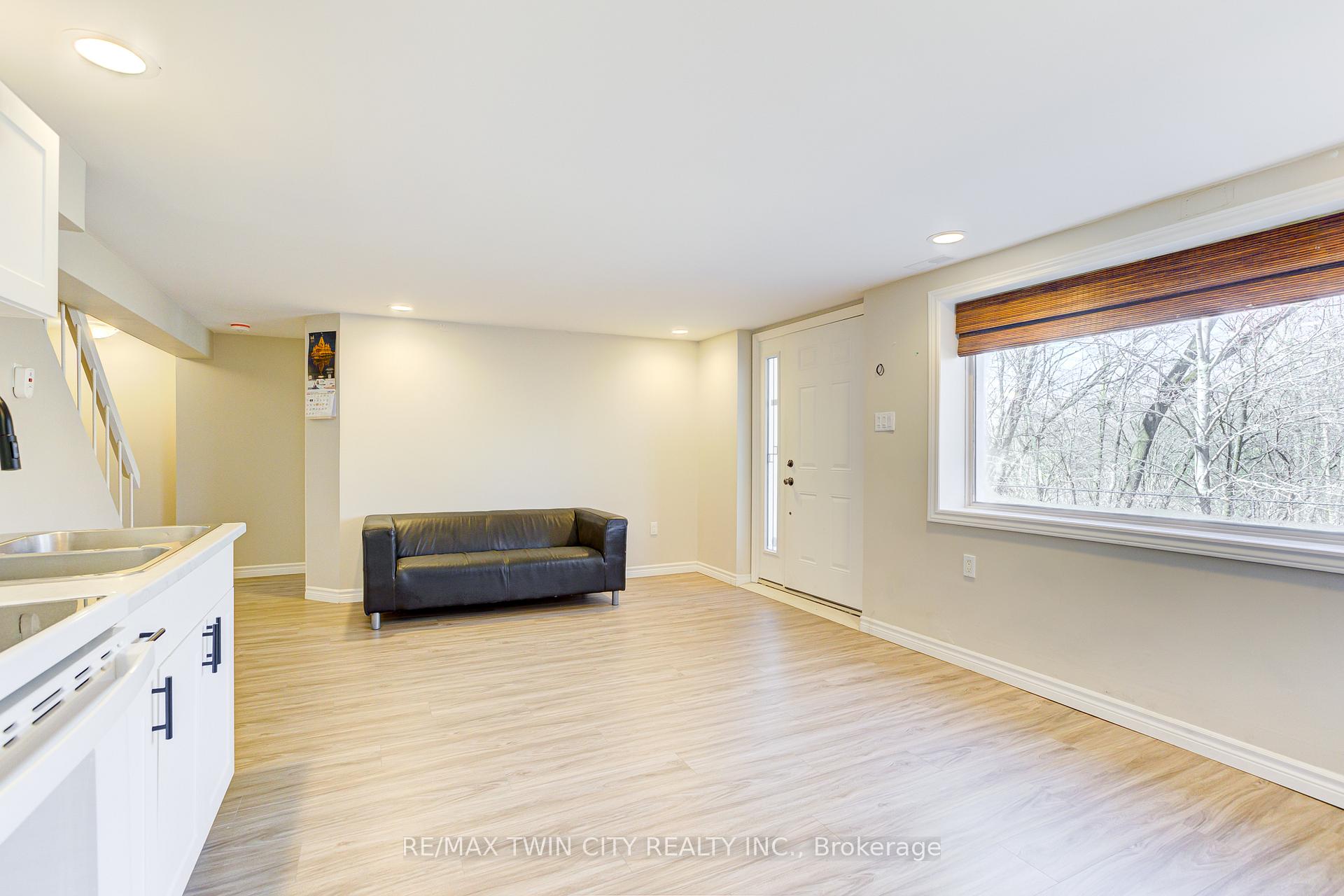 Photo 33 of 22 Blackhorne Crescent, Kitchener, Alpine — HOMEH