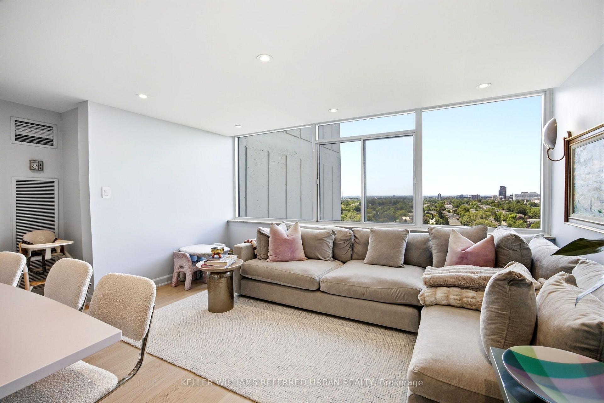 Photo 10 of Unit 1501, 3000 Bathurst Street, Toronto, Englemount-Lawrence — HOMEH