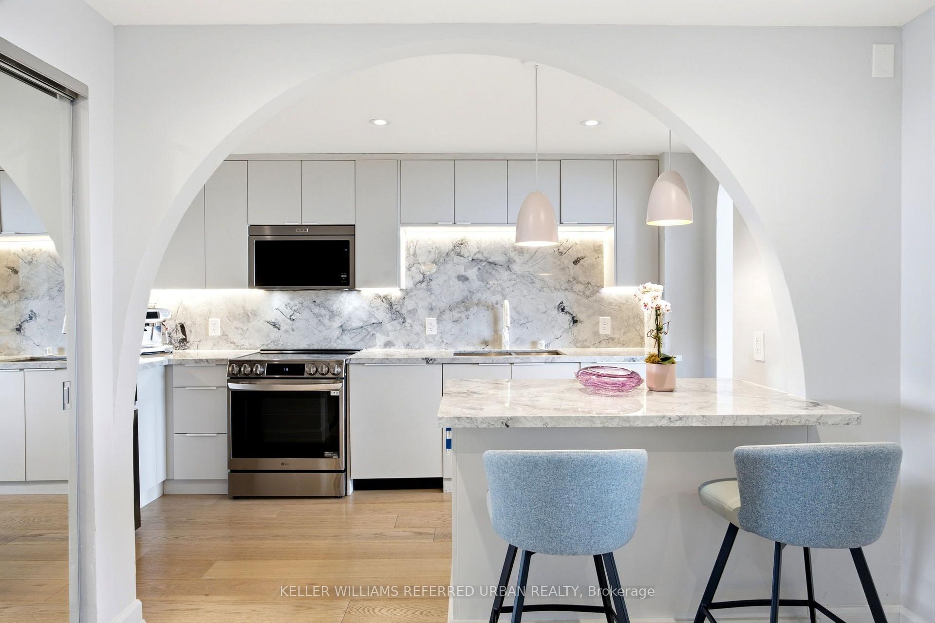 Photo 13 of Unit 1501, 3000 Bathurst Street, Toronto, Englemount-Lawrence — HOMEH