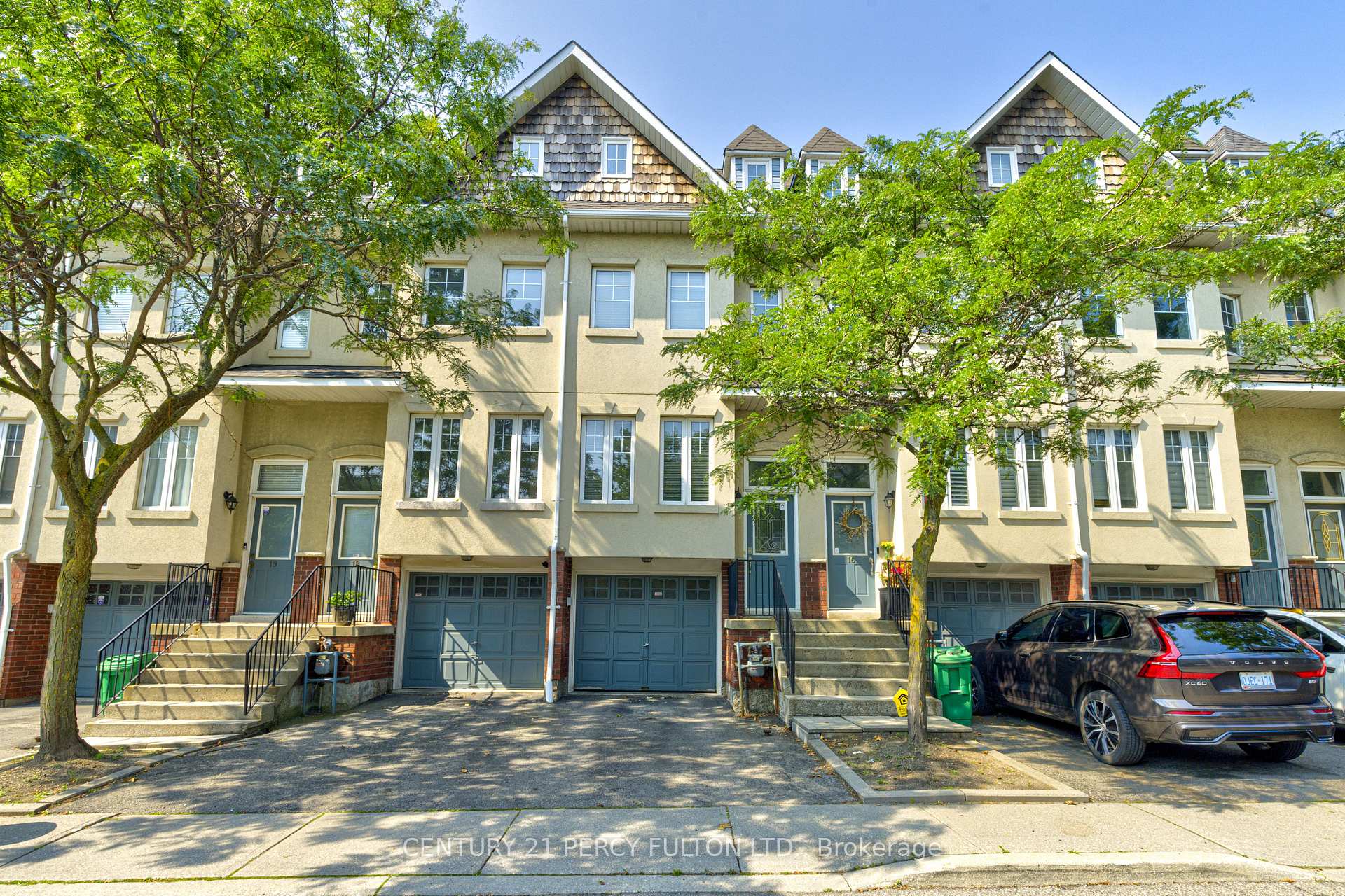 Photo of Unit 17, 800 Dundas Street W