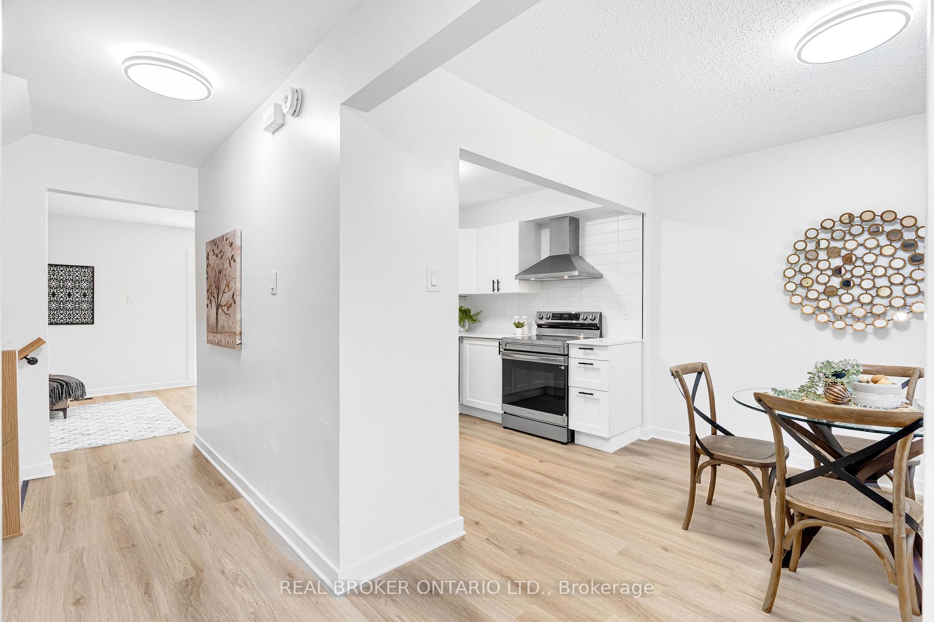 Photo 3 of Unit 124, 1449 Ridgebrook Drive, Ottawa, Pineview — HOMEH