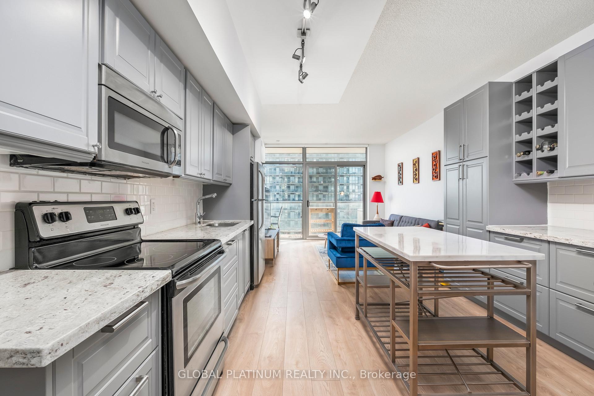 Photo 12 of Unit 2014, 105 The Queensway Way, Toronto, High Park-Swansea — HOMEH