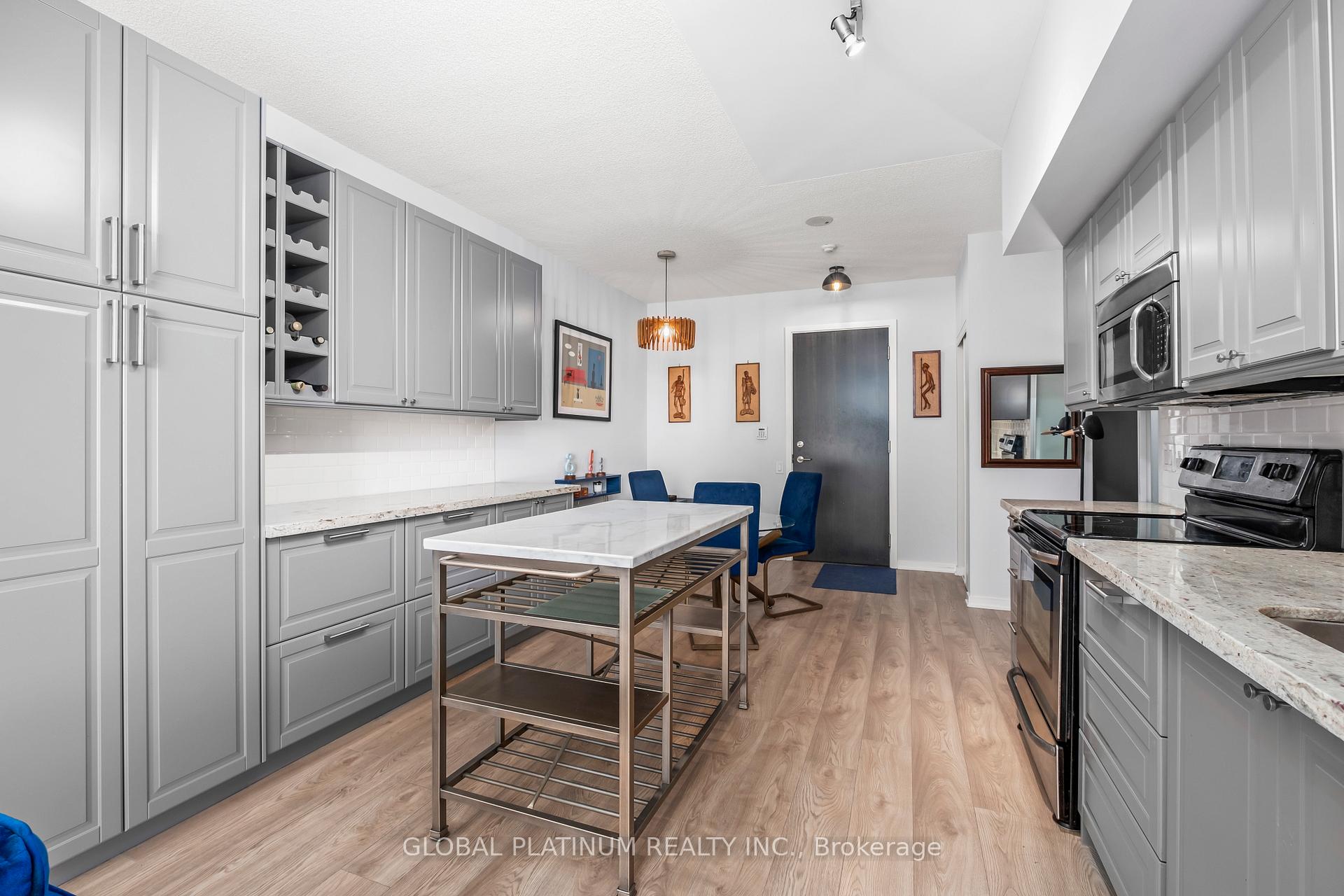 Photo 14 of Unit 2014, 105 The Queensway Way, Toronto, High Park-Swansea — HOMEH