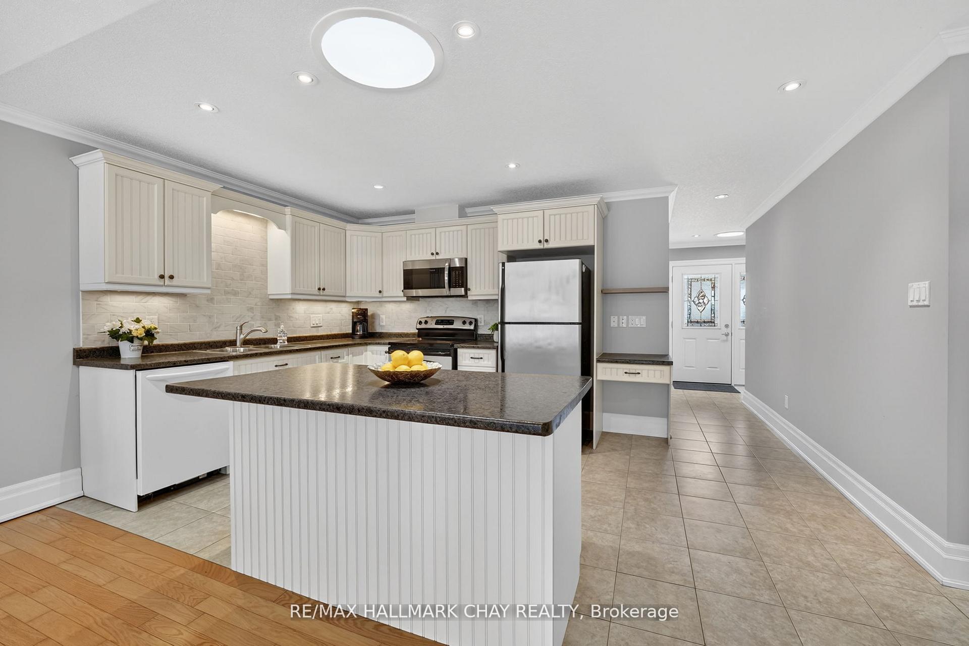 Photo 6 of 19 Greenway Drive, Wasaga Beach — HOMEH
