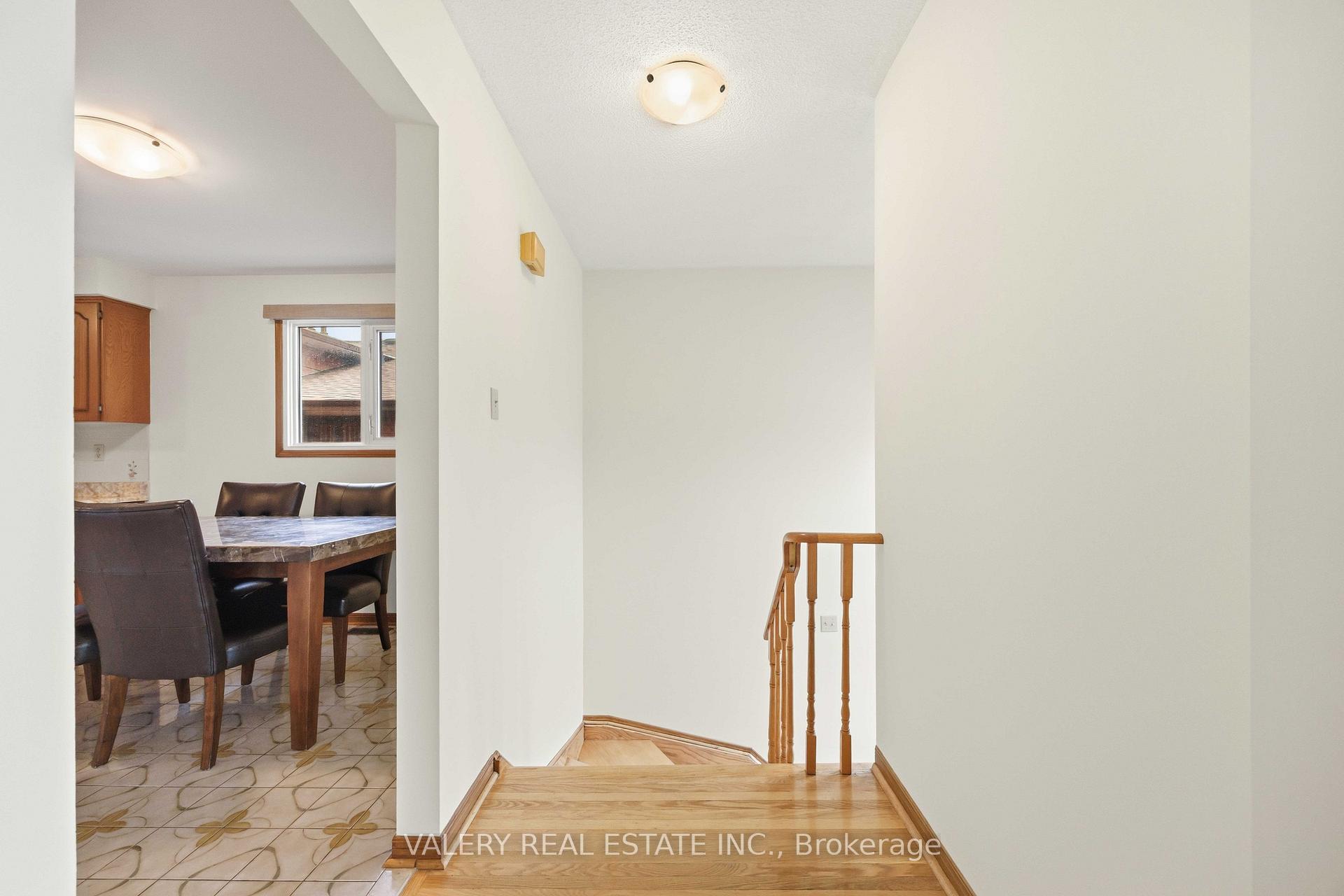 Photo 5 of Unit A - Upper, 49 Sentinel Road, North York, York University Heights — HOMEH