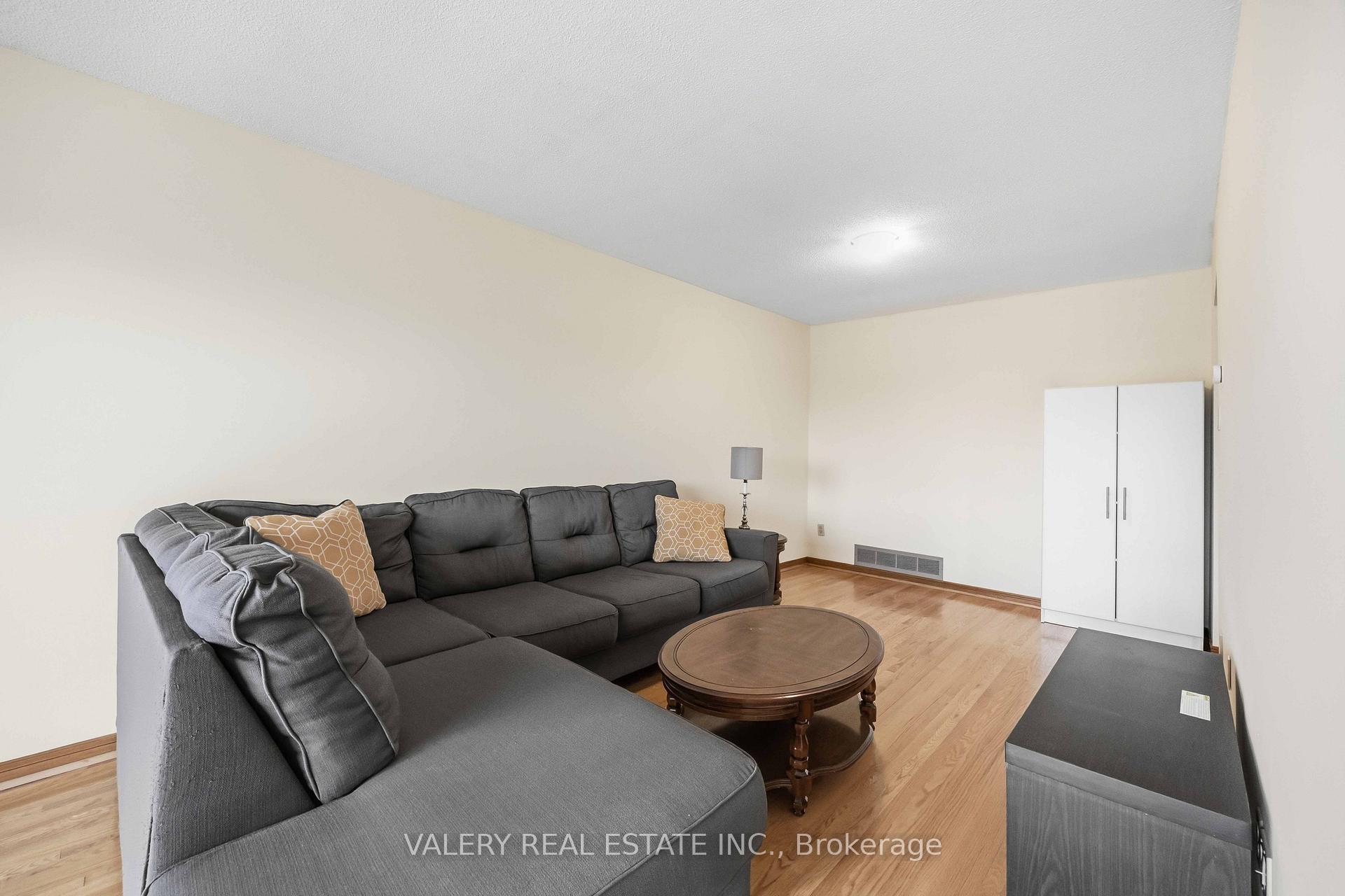 Photo 6 of Unit A - Upper, 49 Sentinel Road, North York, York University Heights — HOMEH